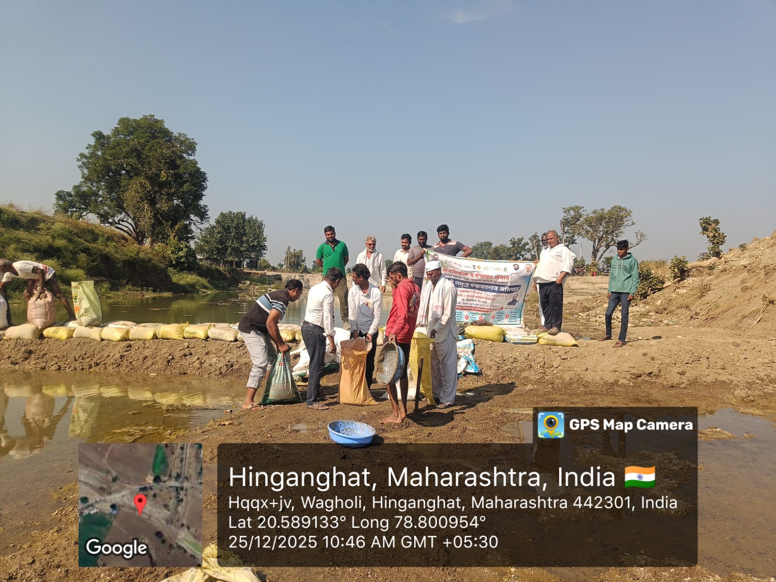 लोकसहभागातून वनराई बंधारा 